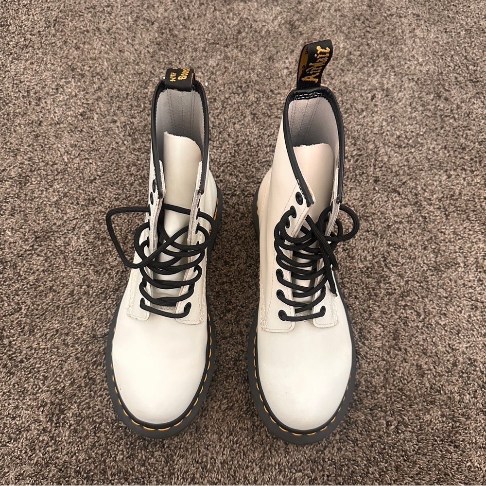 Dr. Martens Leather White Boots Black Laces Woman Sz 8 Yellow Stitching Classic - Picture 2 of 15